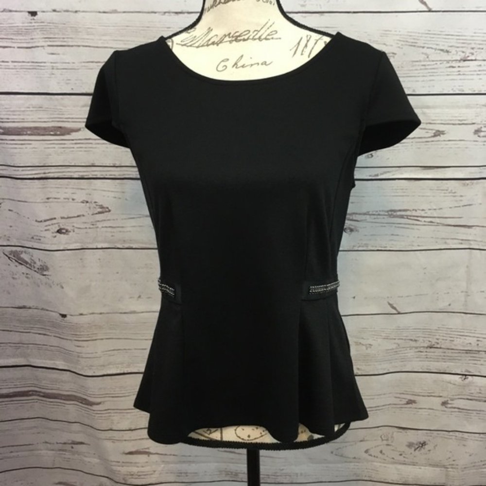 A91-Elle medium peplum type black top